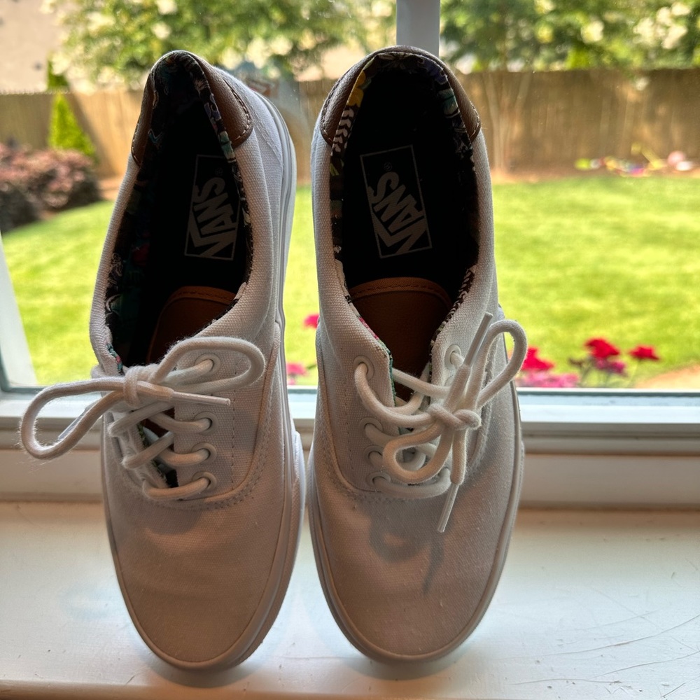 Vans - Picture 3 of 5